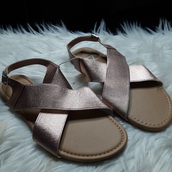 NWT Bobbie Brooks sandals - Picture 3 of 3
